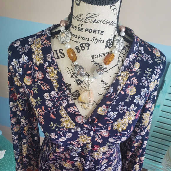 Vince Camuto Long Sleeve Floral Top - Picture 3 of 7